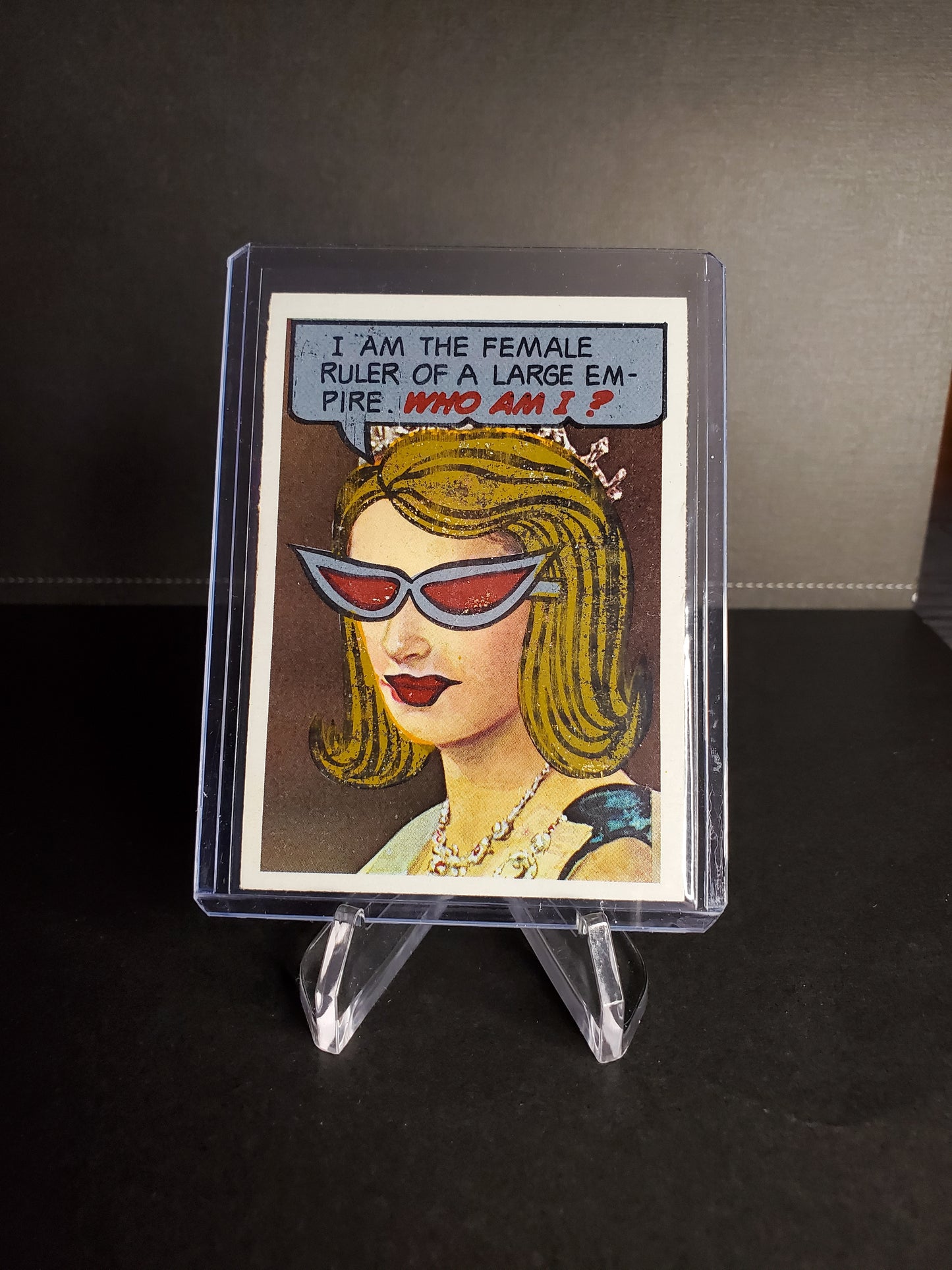 QUEEN ELIZABETH II 1967 Topps WHO AM I? #31 UNSCRATCHED