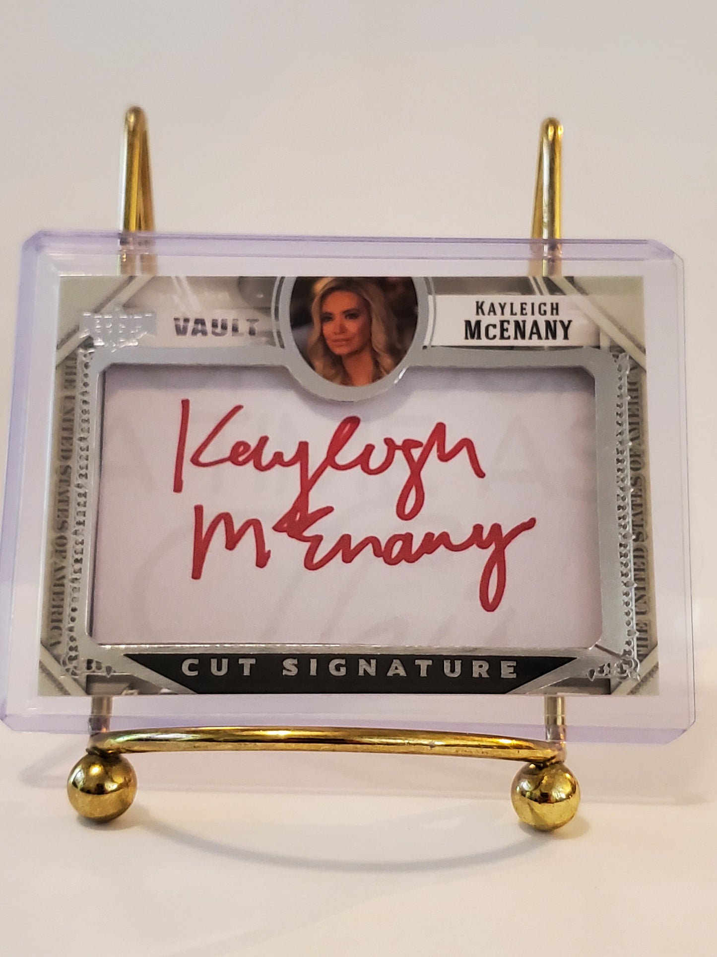 Kayleigh McEnany 2022 Leaf Decision Autograph - Pink Ink