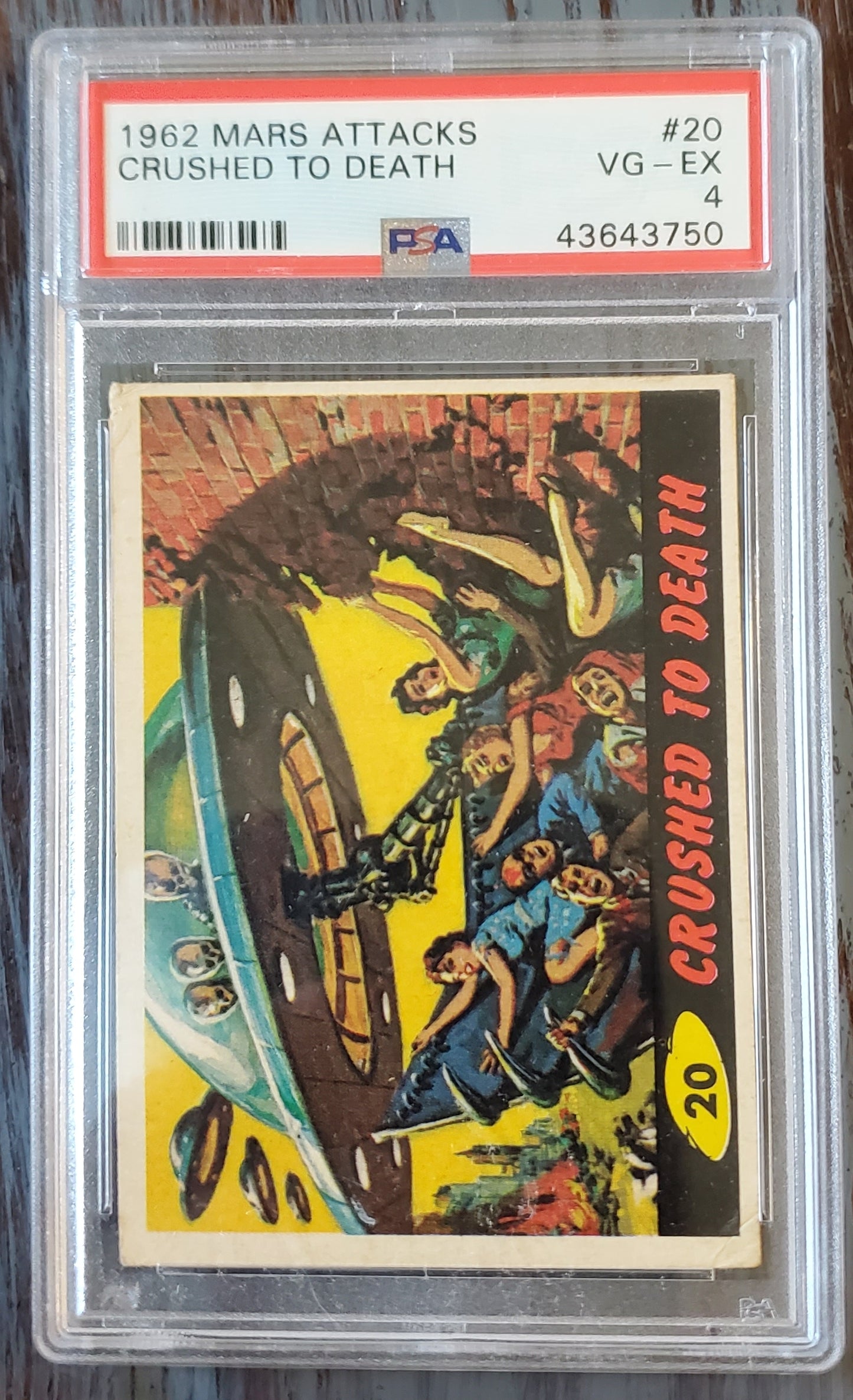 1962 MARS ATTACKS #20 CRUSHED TO DEATH PSA 4