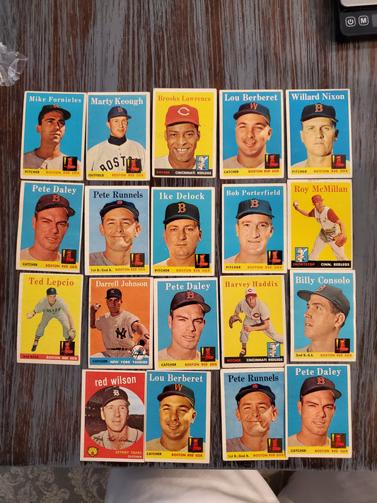 Topps Baseball Vintage Lot of (19) Total - (18) 1958 Topps - (1) 1959 Topps VG